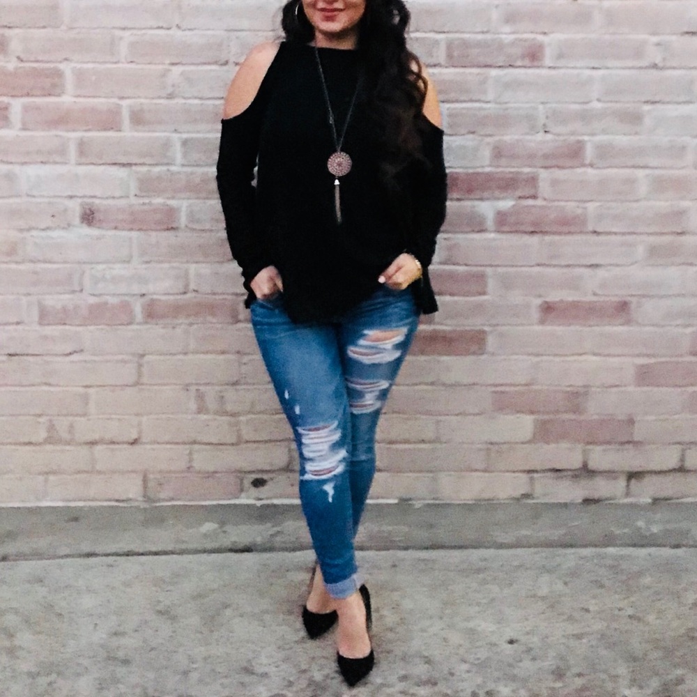 Cut off Black Shoulder Top